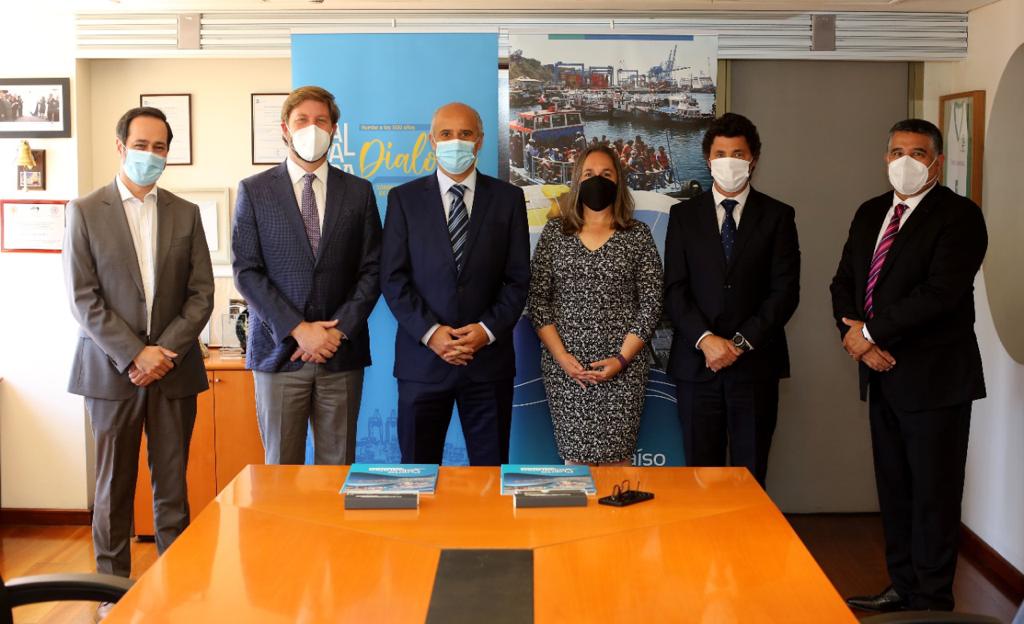 AGUNSA y Puerto Valparaíso firman contrato de concesión para operar el Terminal 2.