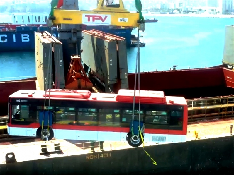 AGUNSA desarrolla solución logística para desembarcar de 400 buses eléctricos.