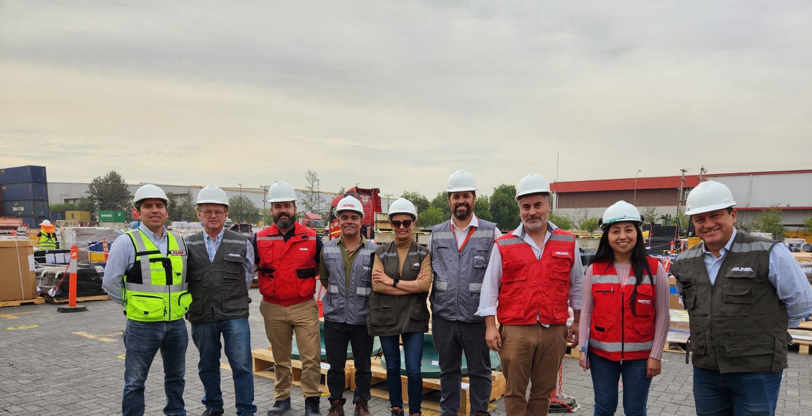 Equipo Internacional de Minería de AGUNSA visita nuestro centro logístico de Lampa, en Santiago.