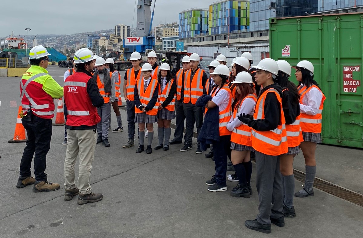 TPV recibe la visita de estudiantes especializados en Operaciones Portuarias